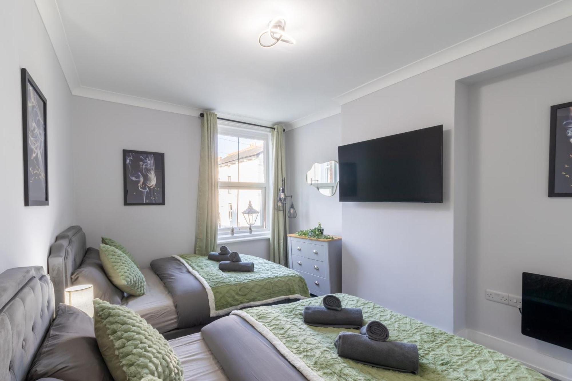 Open Mind Property - Apartment With 2 Double Beds Portsmouth Exterior photo